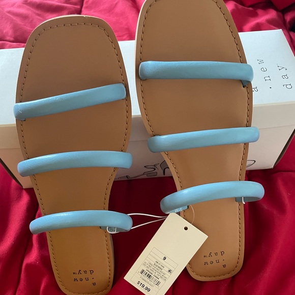 Women’s sandals size 9 - Picture 3 of 4